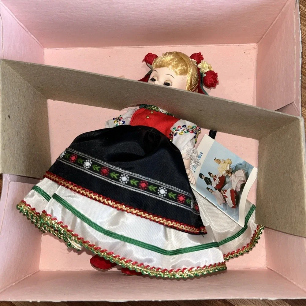 Vintage Madame Alexander World 8